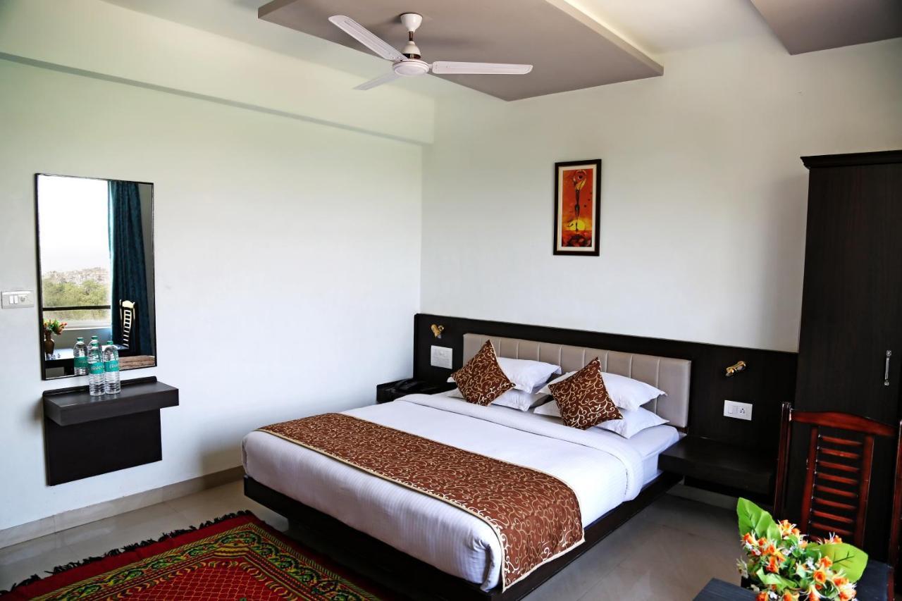 Narayans Leela Inn Udaipur Exterior foto