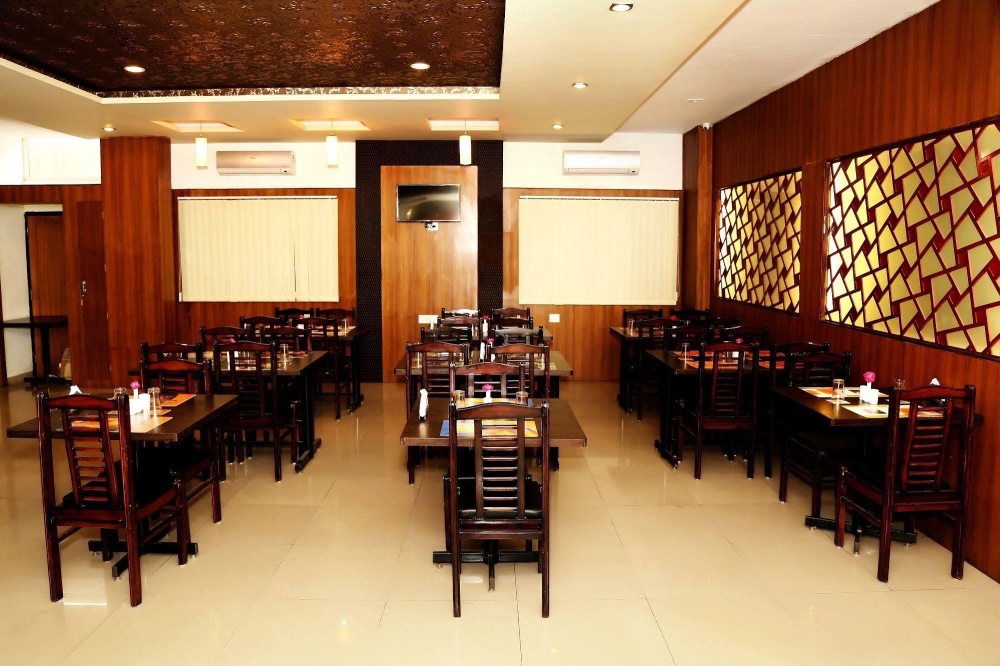 Narayans Leela Inn Udaipur Exterior foto